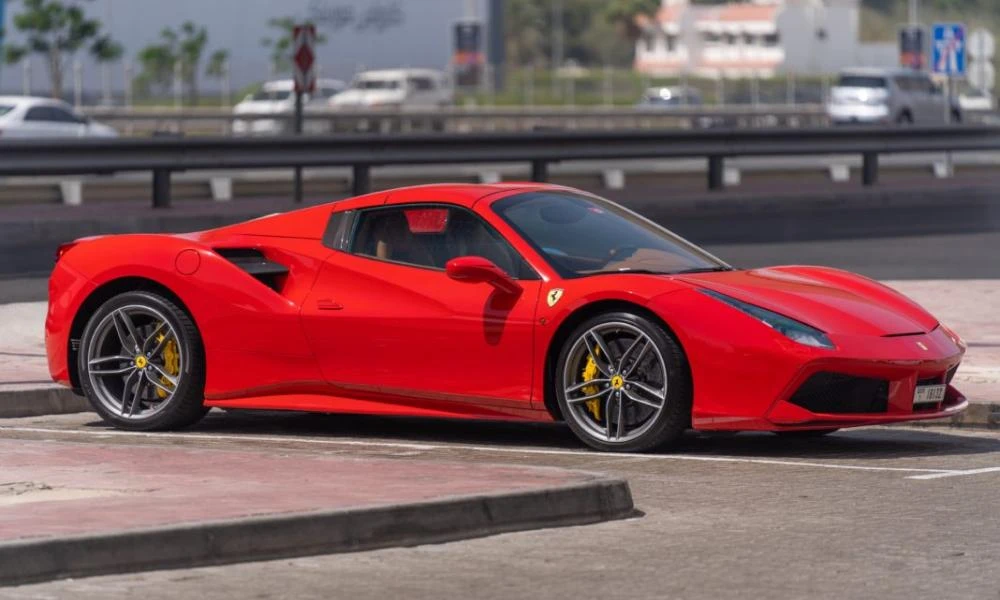 “Απόβαση” Ferrari στην Κέρκυρα – Ένα από τα πιο ακριβά super car στο νησί των Φαιάκων